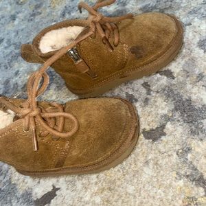 Toddler Neumel UGG boots. Chestnut color | worn